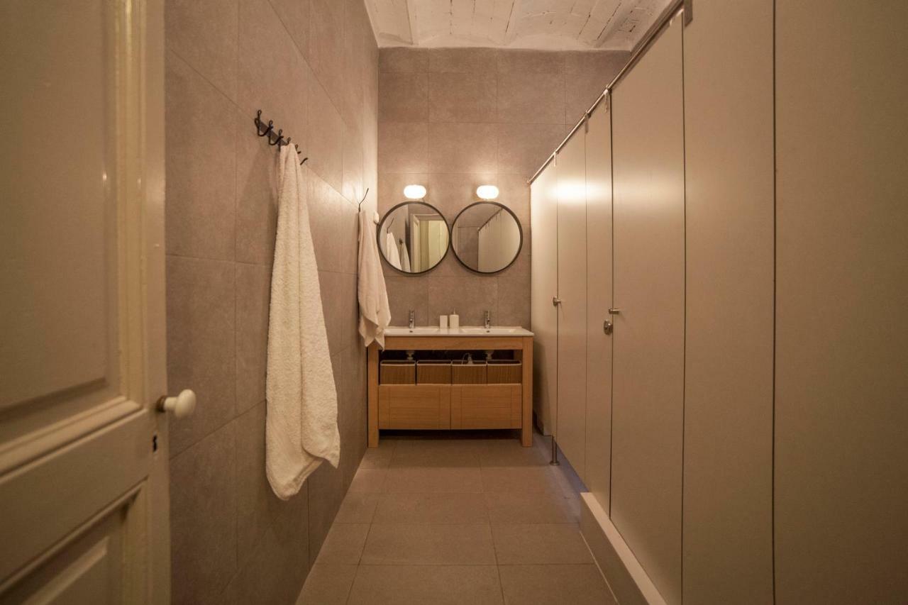 B21-Apartamento Modernista Para Grupos バルセロナ エクステリア 写真
